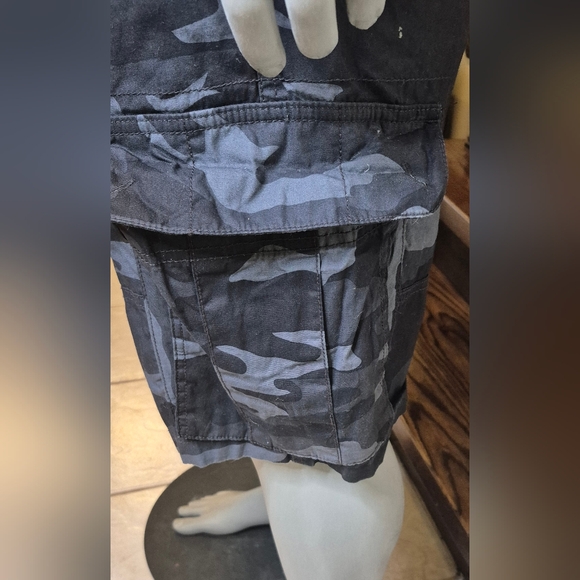 Urban Heritage Black and Gray Camo Cargo Shorts - Picture 9 of 11